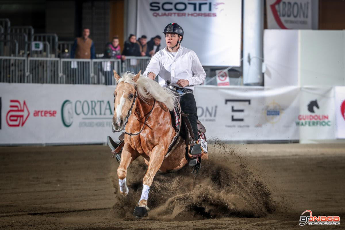 2025 Quarter Dream $317,300-Added IRHA/IRHBA/NRHA Derby: Filippo Milani e Tonystrip conquistano il DeNiroBootCo. Non Pro Derby 6 unnamed2