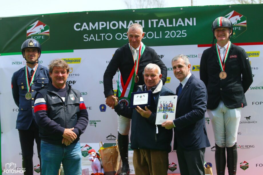 Paolo Paini conquista il tricolore: è lui il nuovon campione di salto ostacoli. 2 3 Podio Assoluto