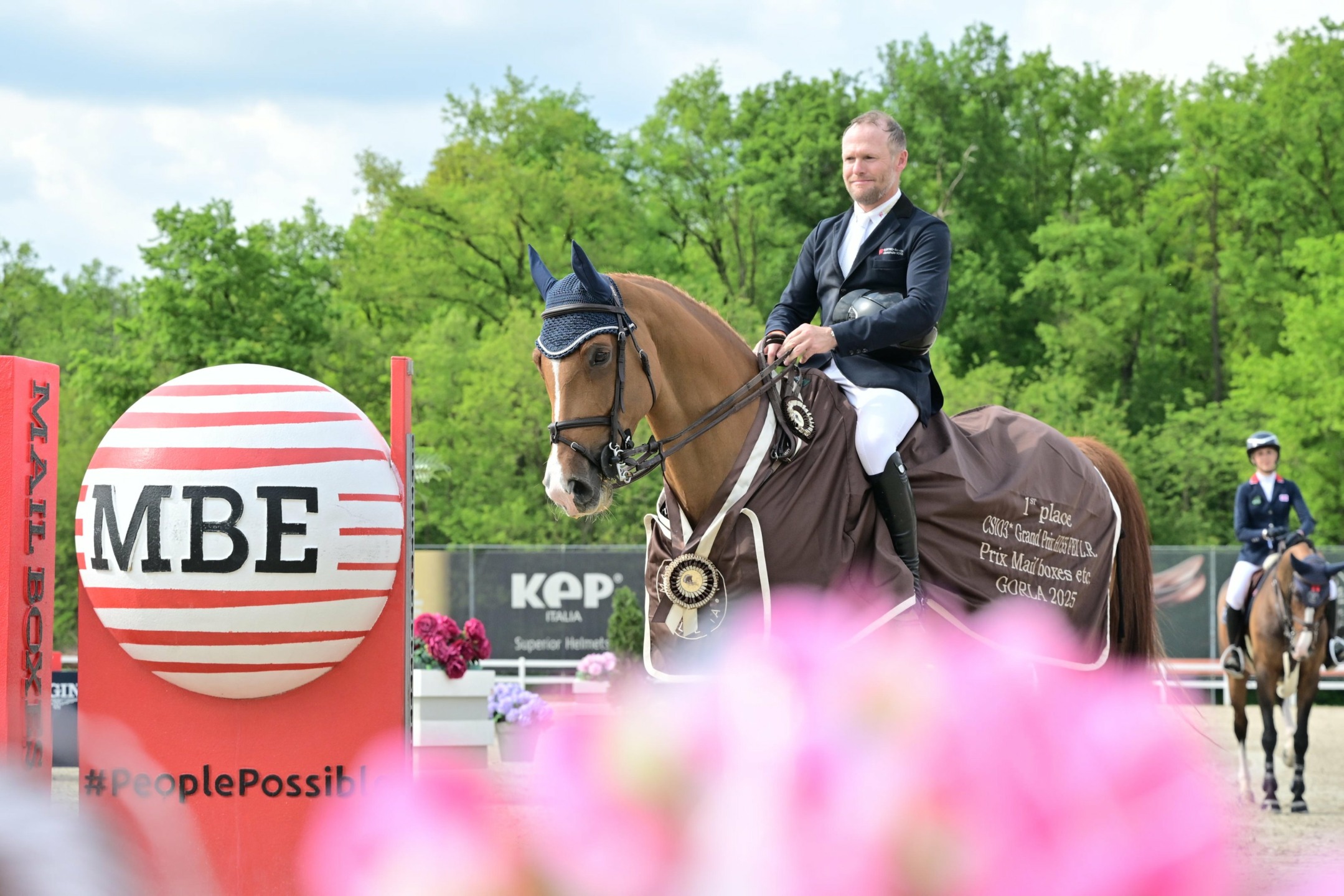 Tim Hoster Conquista il CSIO3* Grand Prix H155 L.R. presented by Mail Boxes Etc., Emanuele Camilli chiude il podio 2 41 Sunday Sun CSIO3 H155 GP jump off 9HN 3652 DIRETTA