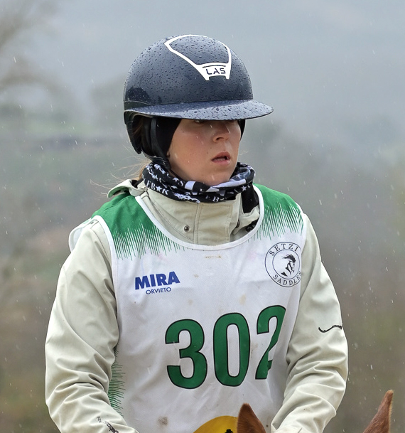 Caterina Coppini firma la CEI3* di Città della Pieve. Bene Camilla Curcio 2 Cterina Coppini sotto la pioggia