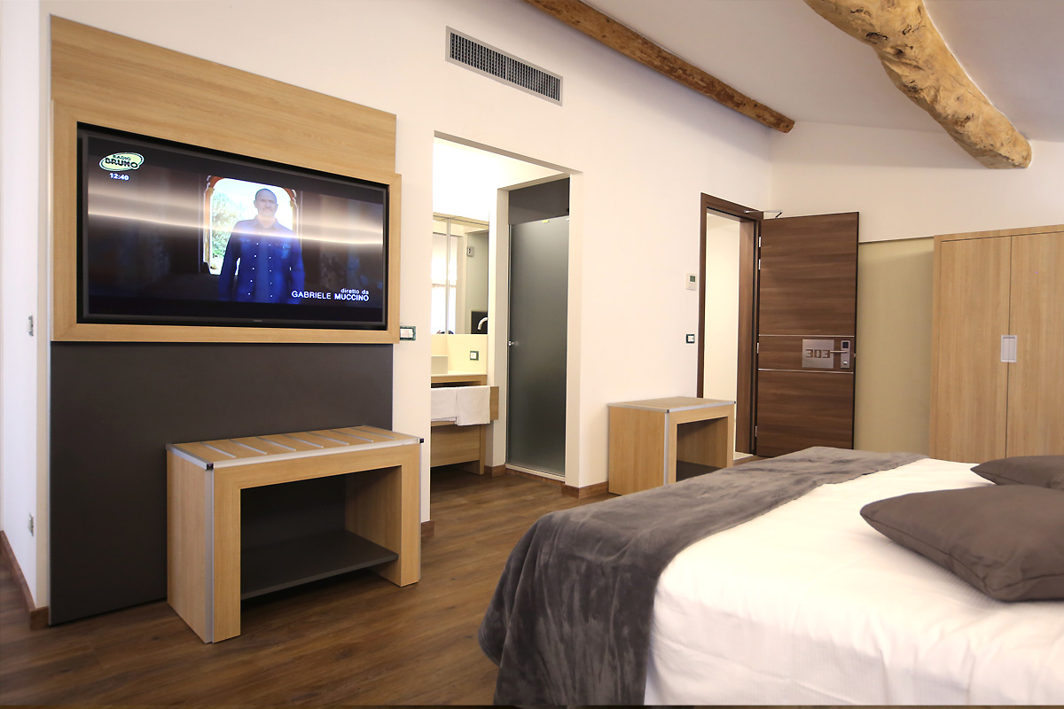 Hotel Corona: un rifugio di tradizione e comfort ai piedi del Monte Baldo 5 Hotel Corona Spiazzi camera da letto
