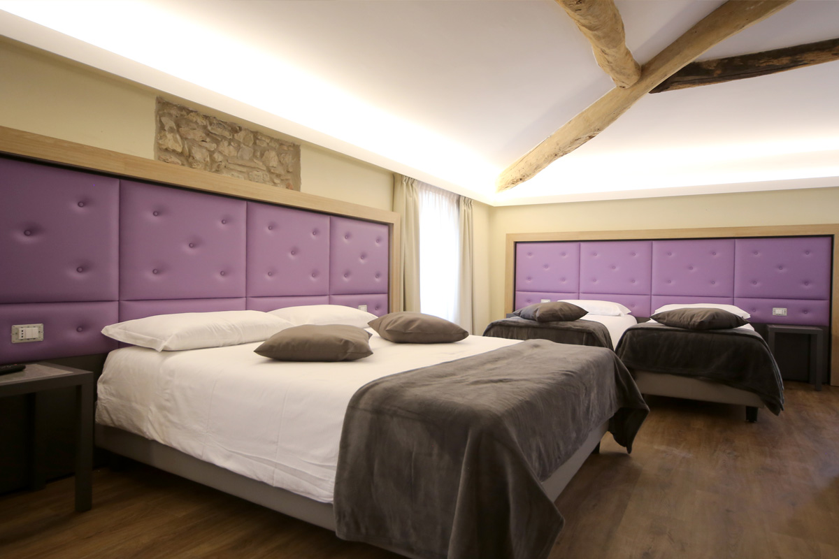 Hotel Corona: un rifugio di tradizione e comfort ai piedi del Monte Baldo 4 Hotel Corona Spiazzi camera da letto
