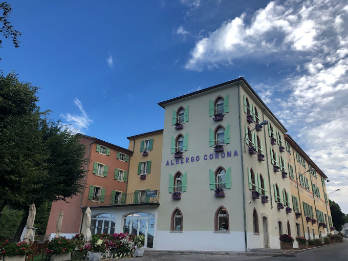 Hotel Corona: un rifugio di tradizione e comfort ai piedi del Monte Baldo 6 Hotel Corona Spiazzi esterno di giorno