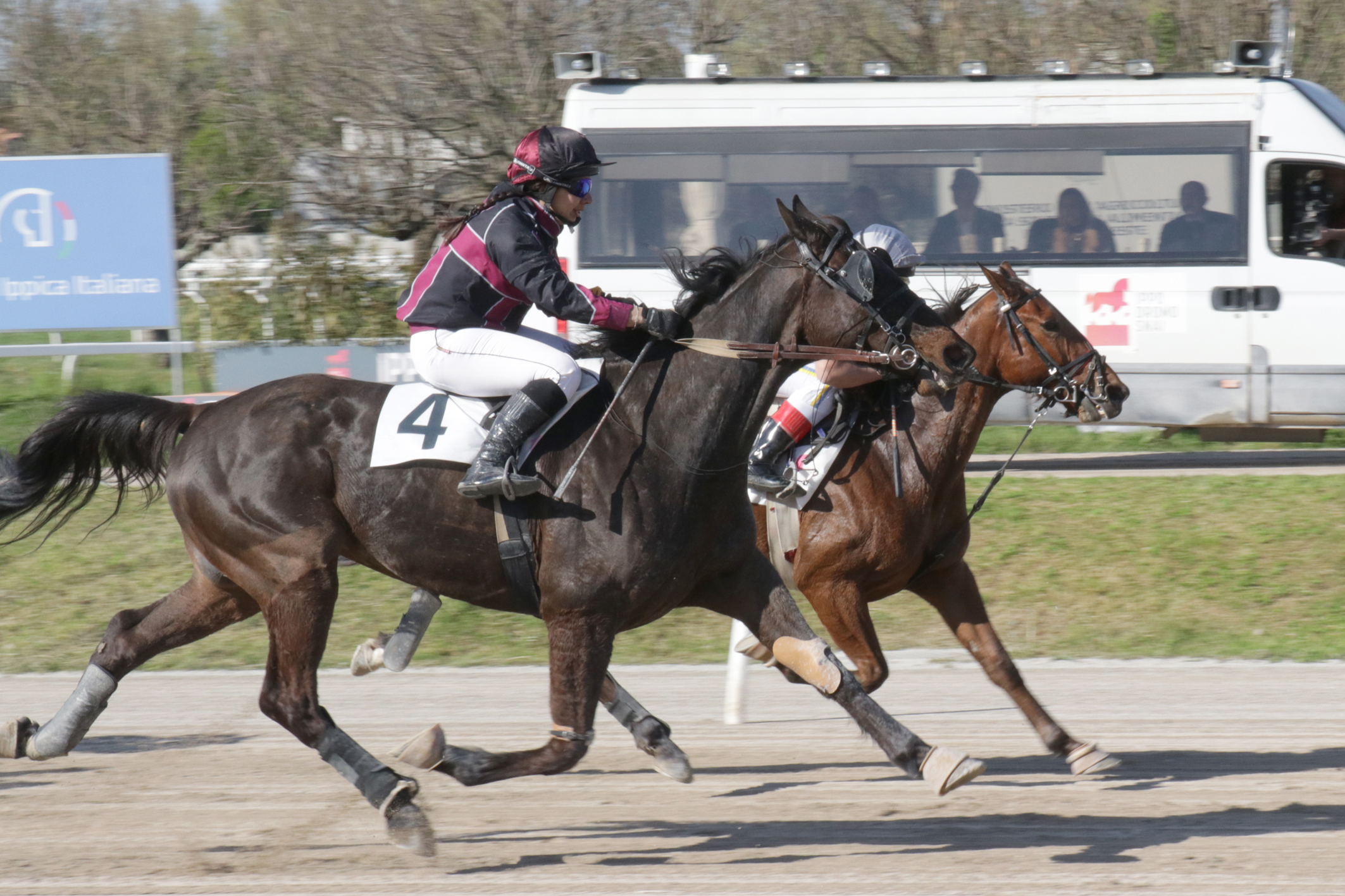 Ippodromo Snai San Siro: risultati dell’11 aprile, un venerdì estivo 4 San Siro PREMIO GENDARME Trotto Montato