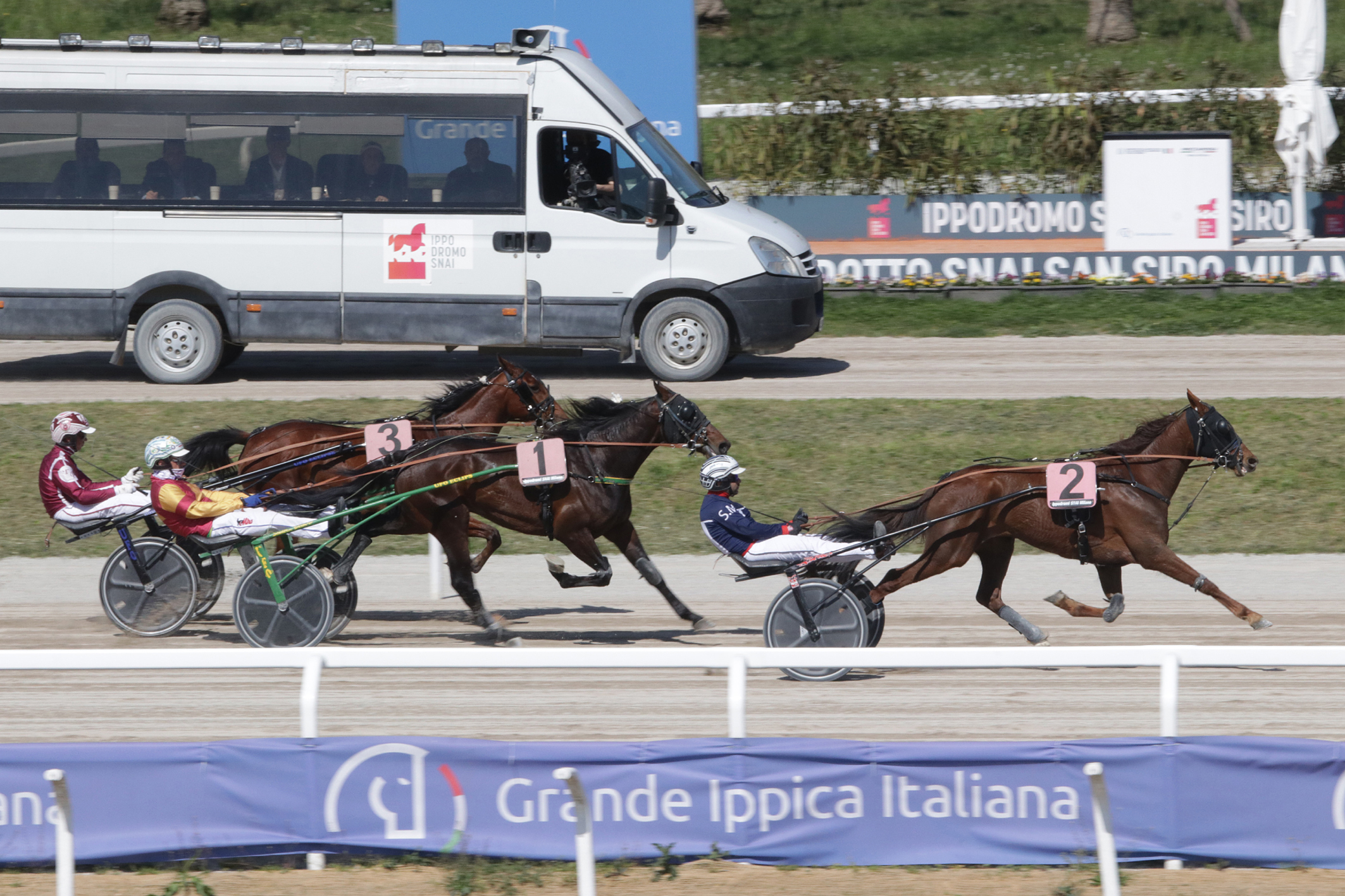 Ippodromo Snai San Siro: risultati dell’11 aprile, un venerdì estivo 2 San Siro PREMIO LEMON DRA