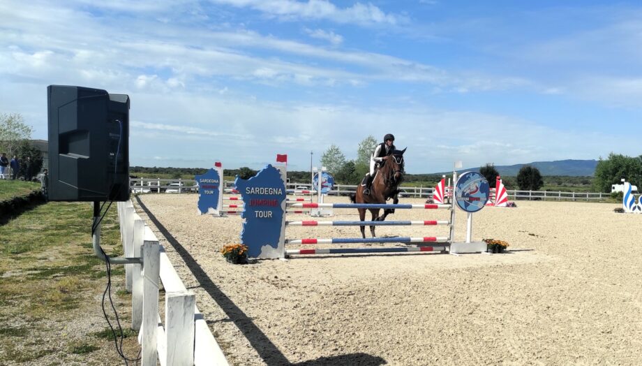 Salto ostacoli: 258 cavalli alla 1^ tappa del Trofeo Asvi, Antonio Meloni su Vadir vince il Gran Premio C140 a due manche 2 Trofeo Asvi un salto nella gara dei 5 anni