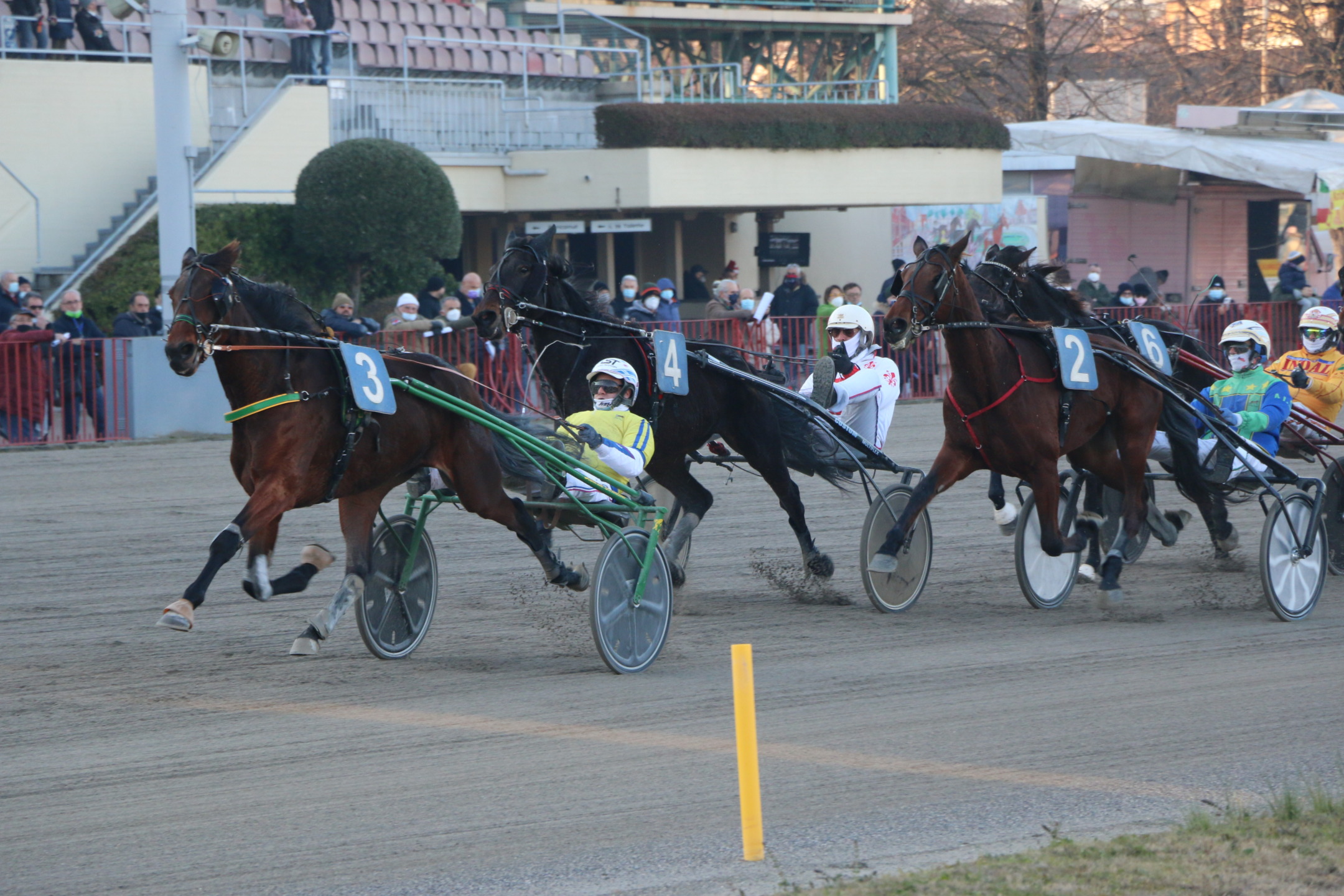 Passaggio davanti alle tribune ippodromo Arcoveggio