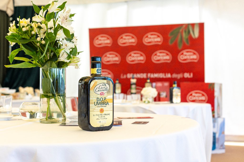 Al Shiraaa Le Lame Sagrantino Area VIP Lounge Olio Pietro Coricelli ph.Stefano Secchi Imagess