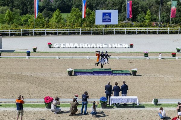 Dressage internazionale: gli azzurri in trasferta tra Austria, Regno Unito e Portogallo 23 FEI Dressage European Championship 2024 -Young Riders Freestyle - St. Margarethen (AUT) - Young Riders Freestyle Podium: silver KOLE Tessa(NED), gold BAUMGÜRTEL Lucie-Anouk (GER), bronze JACOBSEN Frederikke Gram(DEN) at the FEI Dressage European Championships for YR, St.Margarethen, Austria, 16th June to 21st of July, 2024.