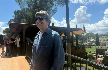 Fabio De Luigi a Piazza di Siena: "Ora capisco la passione di mia figlia. Inter? Peccato per lo scudetto, ma ci siamo concentrati su altro…". 1 Fabio De Luigi a Piazza di Siena: