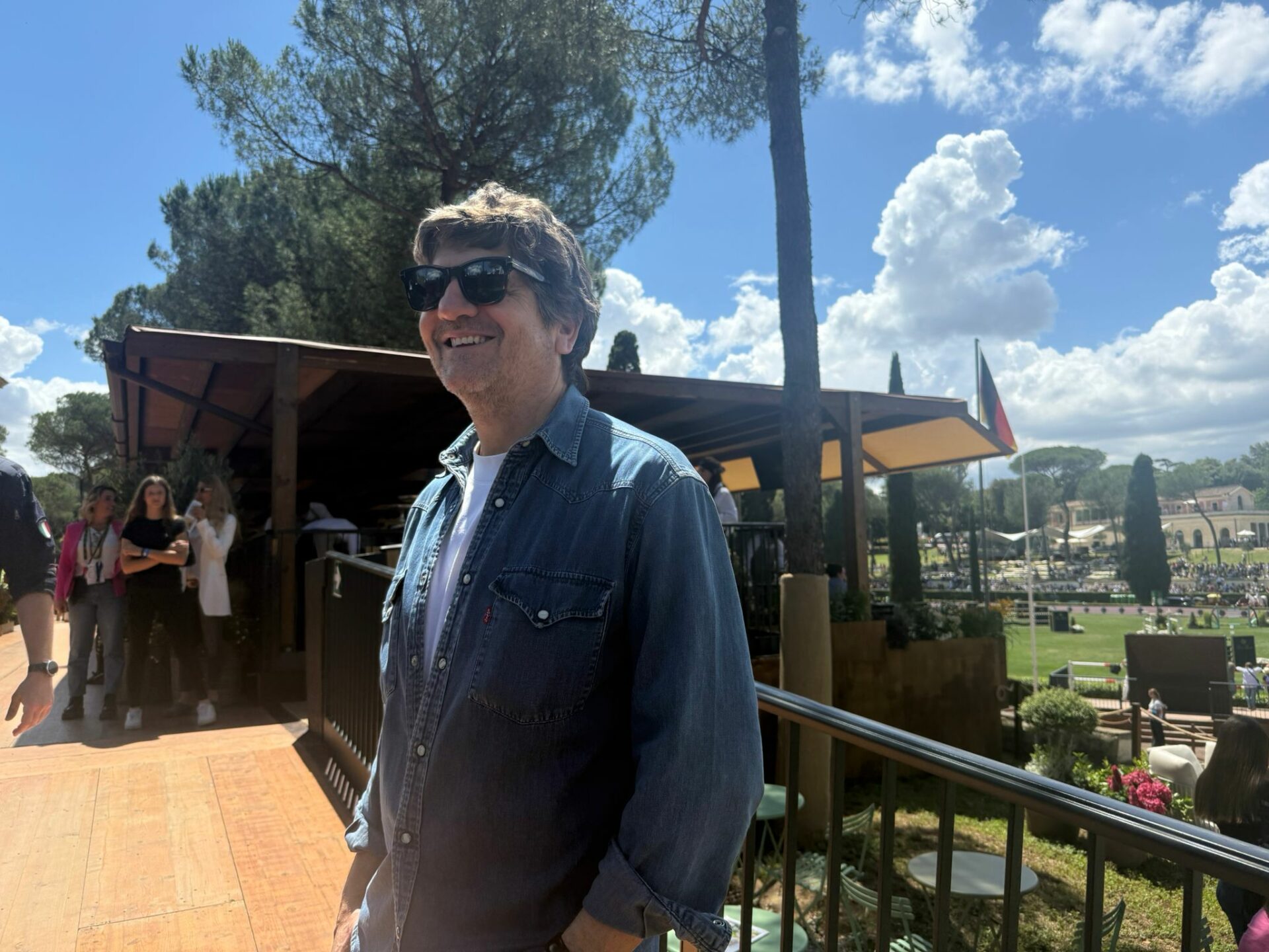 Fabio De Luigi a Piazza di Siena: "Ora capisco la passione di mia figlia. Inter? Peccato per lo scudetto, ma ci siamo concentrati su altro…". 1 Fabio De Luigi a Piazza di Siena: