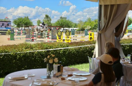 Sport, gusto e stile: il successo dell’Al Shira’aa Le Lame Sagrantino Show Jumping 2025 a Montefalco 1 L’Area VIP Lounge dell’Al Shira’aa Le Lame Sagrantino 2025