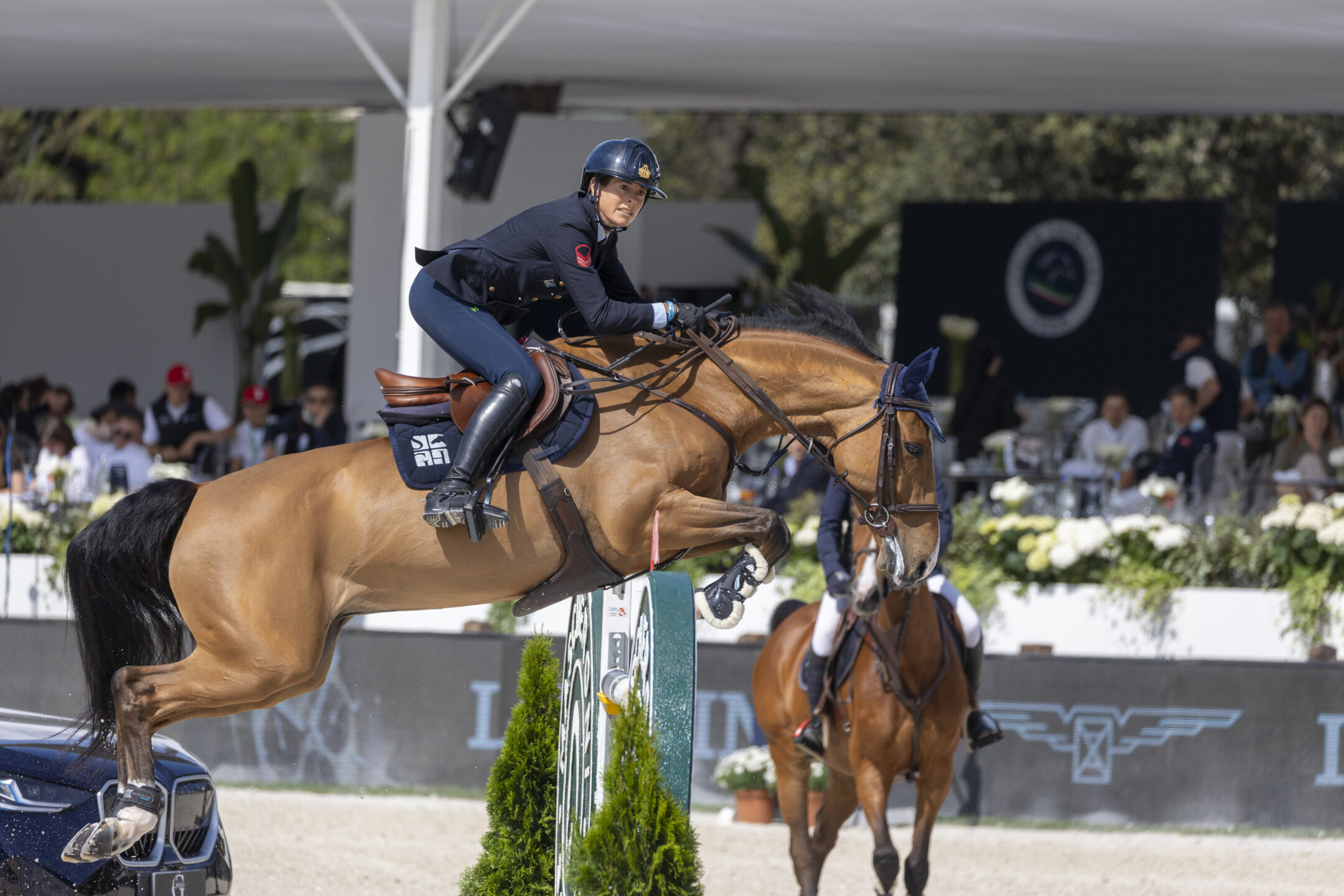 Giulia Martinengo Marquet trionfa al Versilia Horse Show nel Gran Premio presented by Giorgio Armani 2 Martinengo Marquet Giulia Captain Morgan Weering Z_Longines Versilia Horse Show 2025