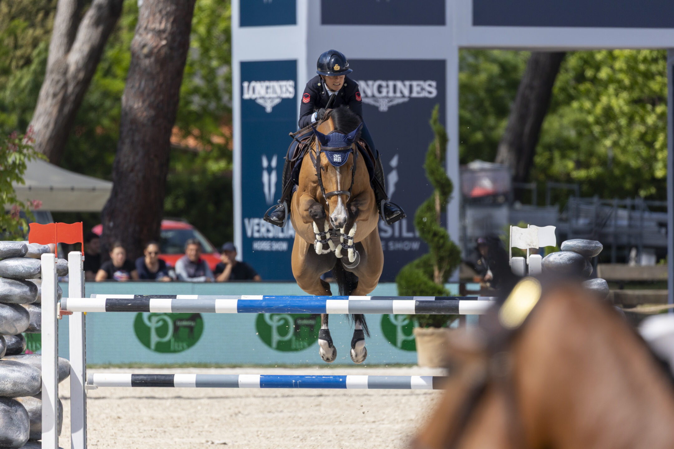 Giulia Martinengo Marquet trionfa al Versilia Horse Show nel Gran Premio presented by Giorgio Armani 1 Martinengo Marquet Giulia Captain Morgan Weering Z_Longines Versilia Horse Show 2025