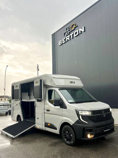 Berton Italia a Piazza di Siena: dove la passione incontra la libertà… Il nuovo van AKX 19 Nuovo van AKX