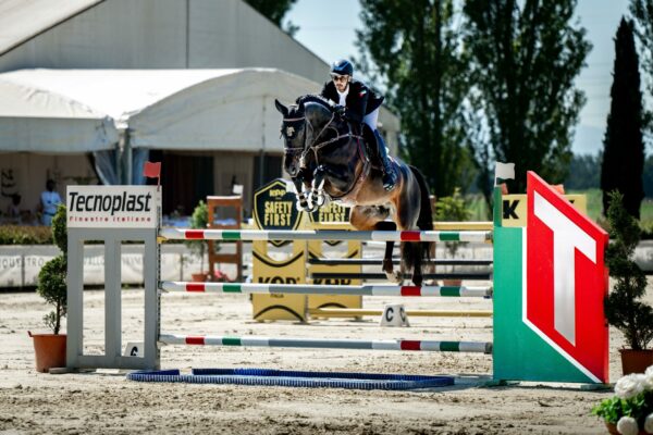 Omar Al Marzouqi al centro ippico Le Lame di Montefalco per l'Al Shira'aa Le Lame Sagrantino Show Jumping 2025