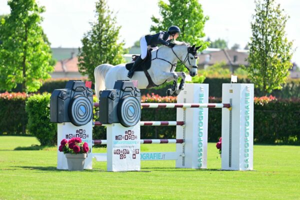 Emily Turkington vince la H150 LR presented by Equiline CSI4*