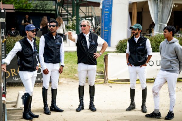 Team Emirati Arabi Uniti all'Al Shira'aa Le Lame Sagrantino Show Jumping 2025 guidato da William Funnel