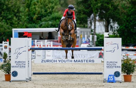 Zurich Youth Masters 2025: l'élite giovanile europea in gara all’Horse Park di Zurigo-Dielsdorf 1 ZURICH YOUTH MASTERS_CSIO-J PG_Siegerin_Puch_Lou_Hendricks-1