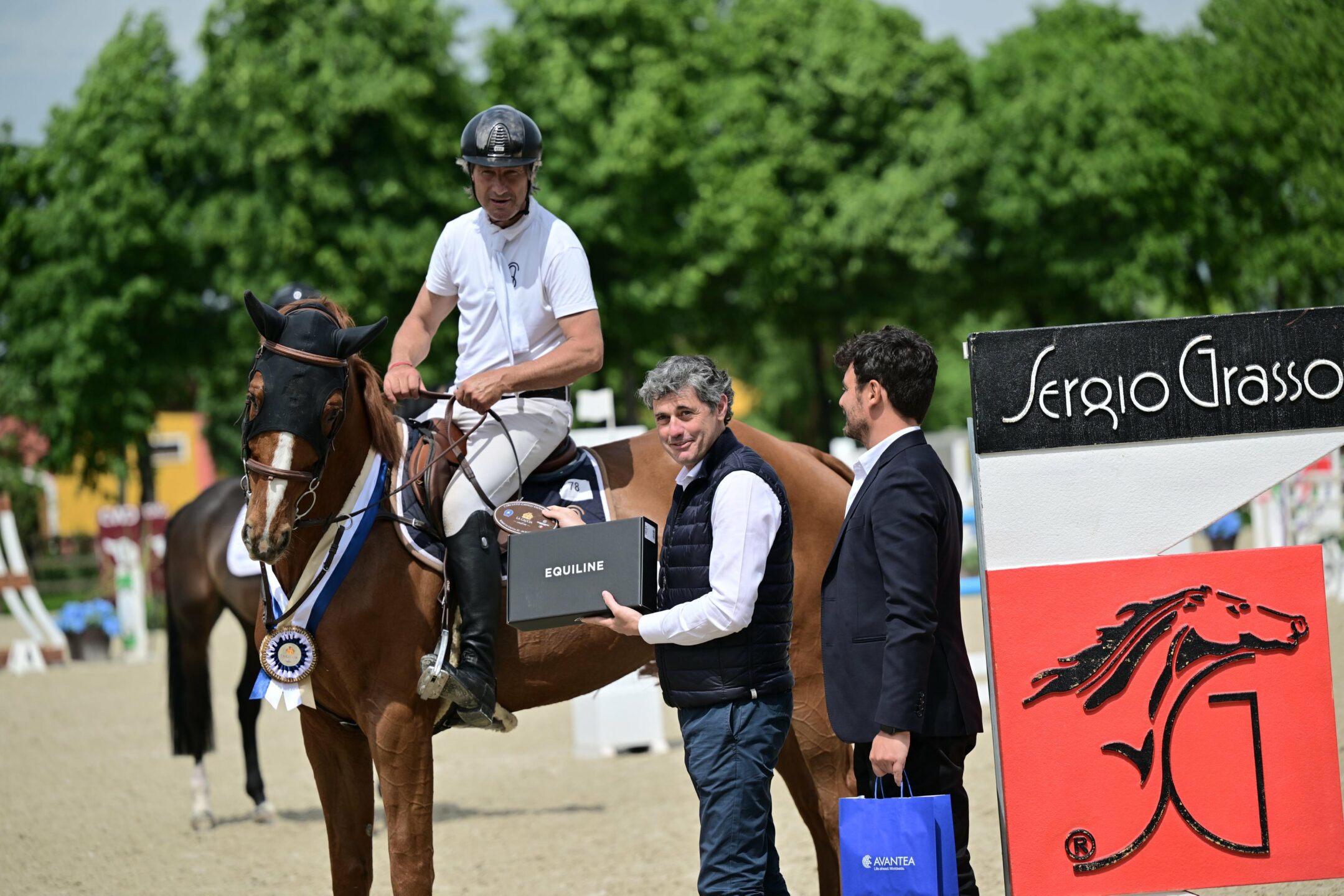 I risultati della seconda tappa del circuito FISE cavalli giovani sponsored by Avantea a Bedizzole 4 circuito cavalli giovani FISE premiazione dott. Muscariello di Avantea 1