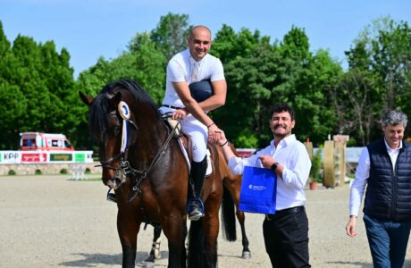 I risultati della seconda tappa del circuito FISE cavalli giovani sponsored by Avantea a Bedizzole 1 circuito cavalli giovani FISE premiazione del dott. Muscariello di Avantea