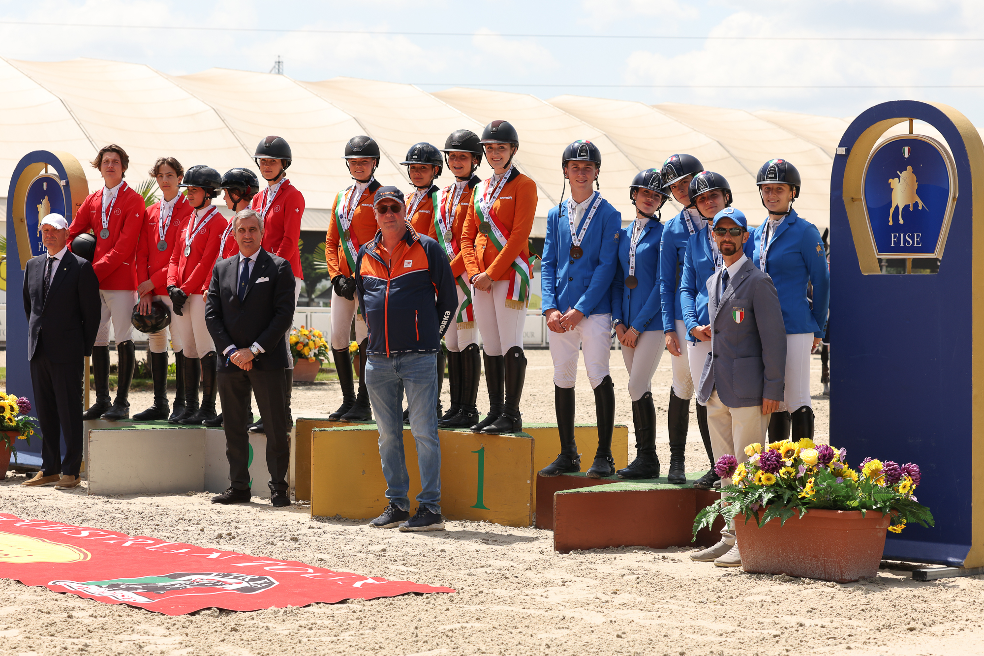 FEI Jumping Nations Cup Youth di Busto Arsizio: le prime medaglie a squadre 2 csioJuniorprizegiving