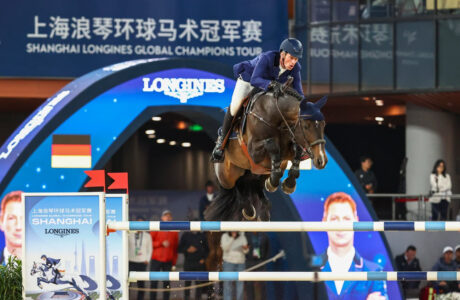 Daniel Deusser domina sotto le luci con un'incredibile vittoria nel jump-off di Shanghai. 1 Deusser domina sotto le luci con un'incredibile vittoria nel jump-off di Shanghai