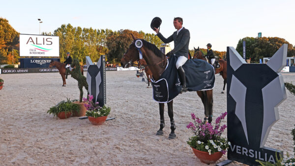 Ancora Smolders al LVHSGA. E' suo il premio Alis 23 Simone Delestre protagonista al Versili Horse Show