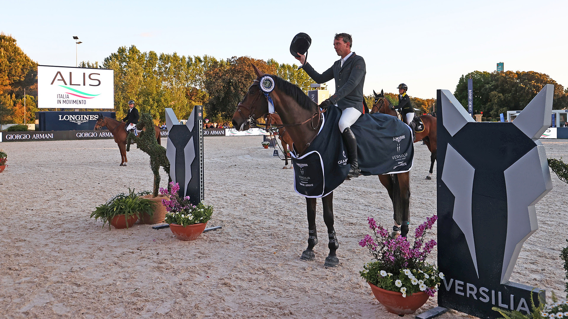 Ancora Smolders al LVHSGA. E' suo il premio Alis 1 Simone Delestre protagonista al Versili Horse Show