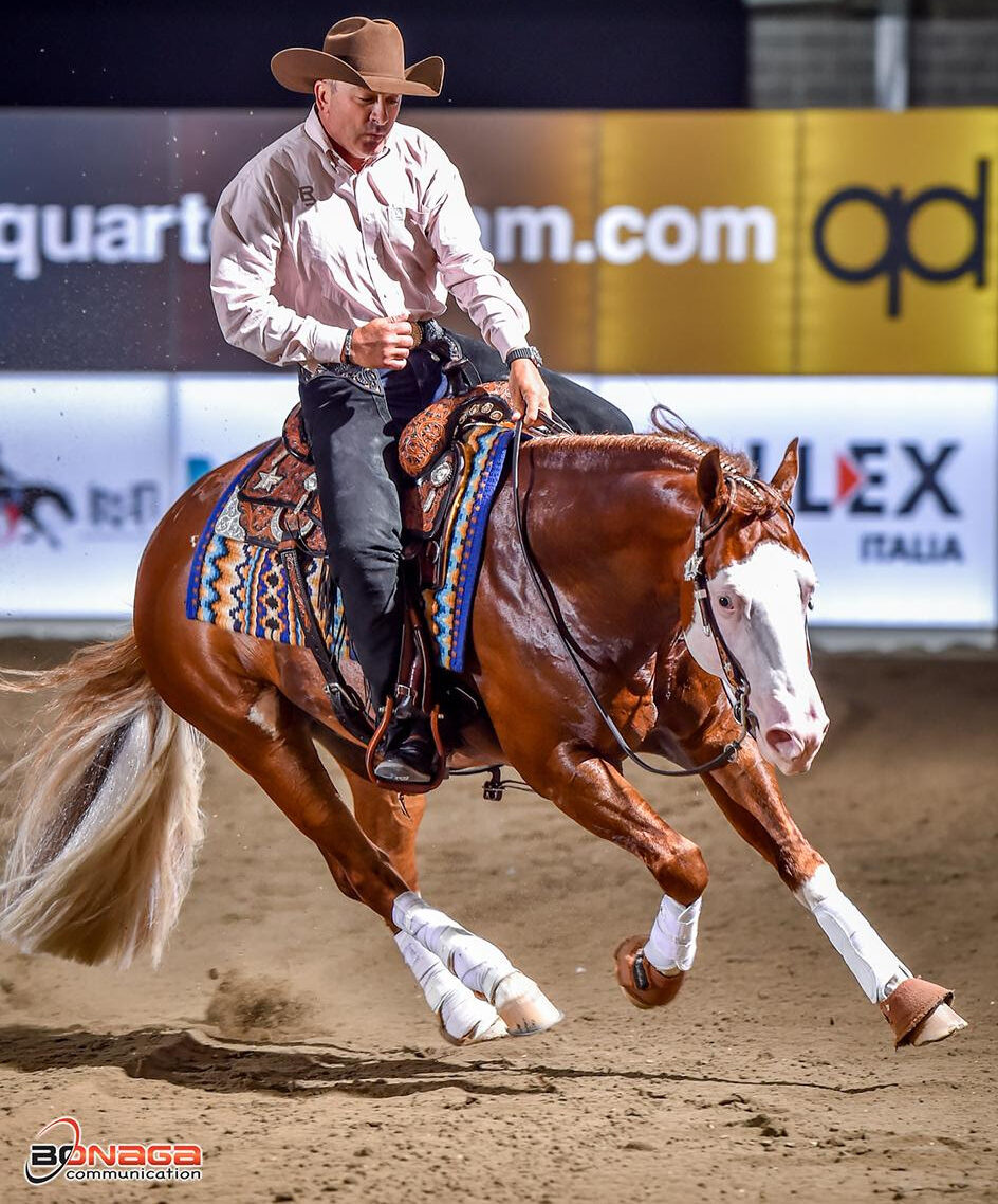 Futurity europeo NRHA da 1 milione di dollari presentato da DeNiroBootCo: Fappani e Hosss in testa alle qualificazioni aperte da 700.000 dollari. 1 Futurity europeo NRHA da 1 milione di dollari presentato da DeNiroBootCo: