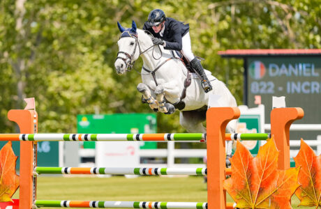 Doppietta per Daniel Coyle! L'irlandese firma due vittorie nella 2a giornata del CSI5* a Spruce Meadows 1 Daniel Coyle (IRL) & Incredible win the The Mustangs 1.55m © Spruce Meadows Media-Bart Onyszko