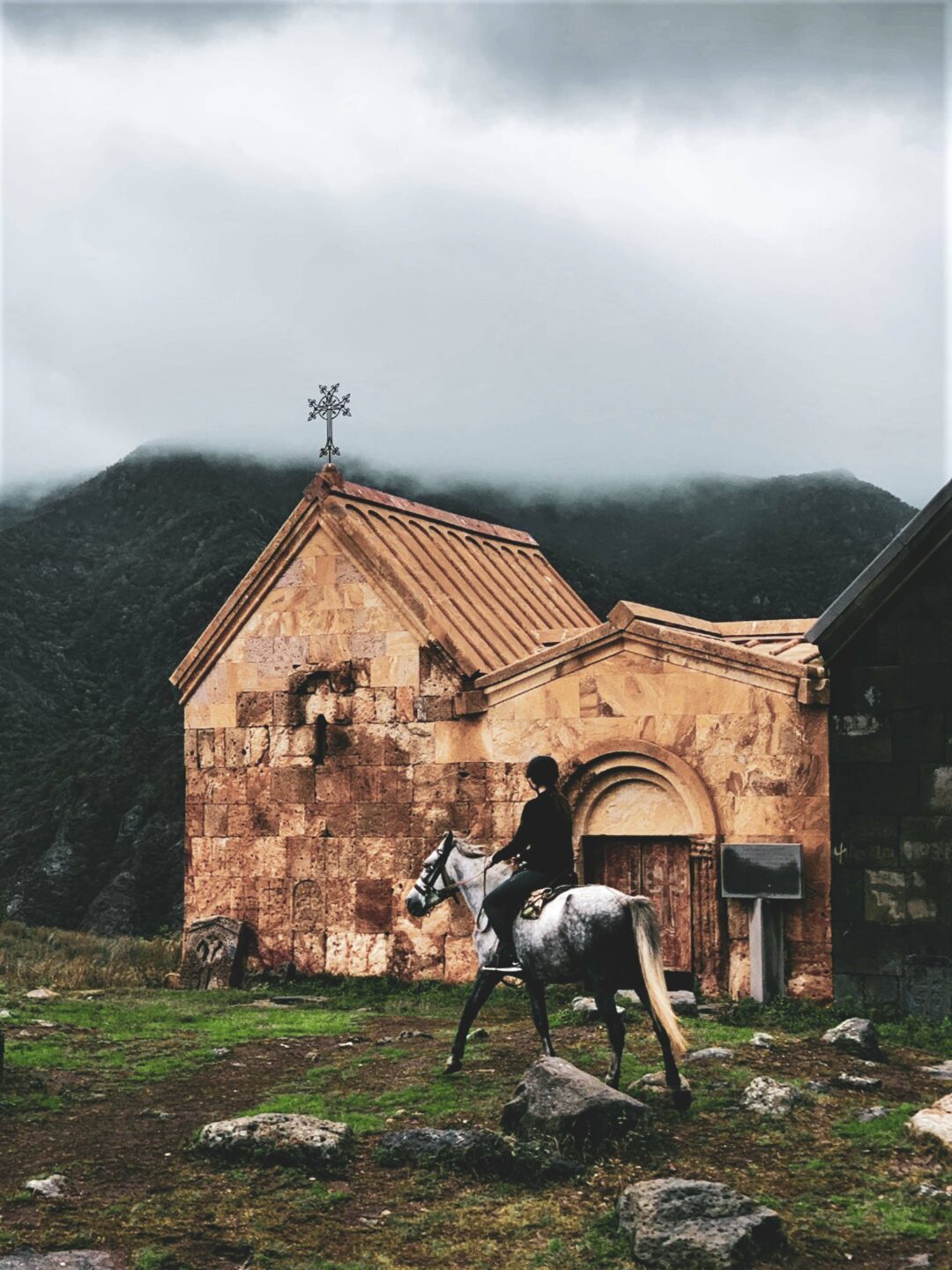 In sella alla stagione dei sogni: 4 mete perfette per una primavera/estate a cavallo 3 Il mondo a cavallo per un viaggio in estate e primavera (1)