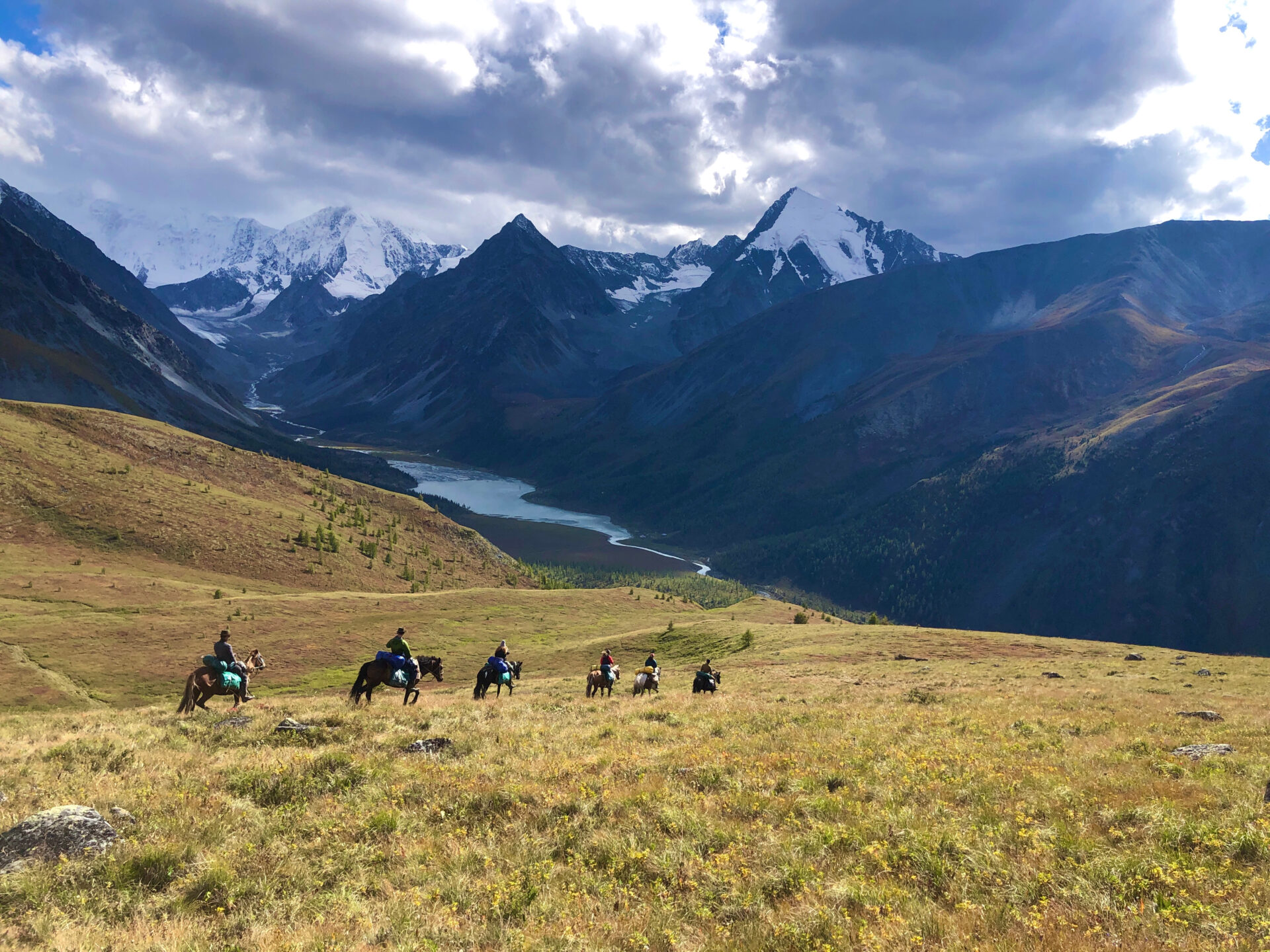 Viaggiare a Cavallo: Libertà, Natura e Passione in Movimento 1 Viaggiare a cavallo in alta quota