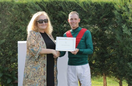 All'Ippodromo SNAI San Siro l'ultima riunione di galoppo della sessione primavera-estate. 1 Miglior fantino Dario di9 Toccom Ippodromo San Siro