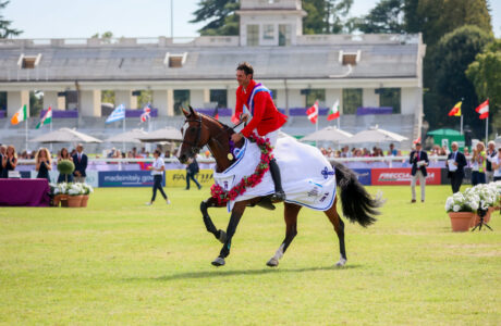 Steve Guerdat festeggia la vittoria ai Campionati Europei di Salto Ostacoli 2023