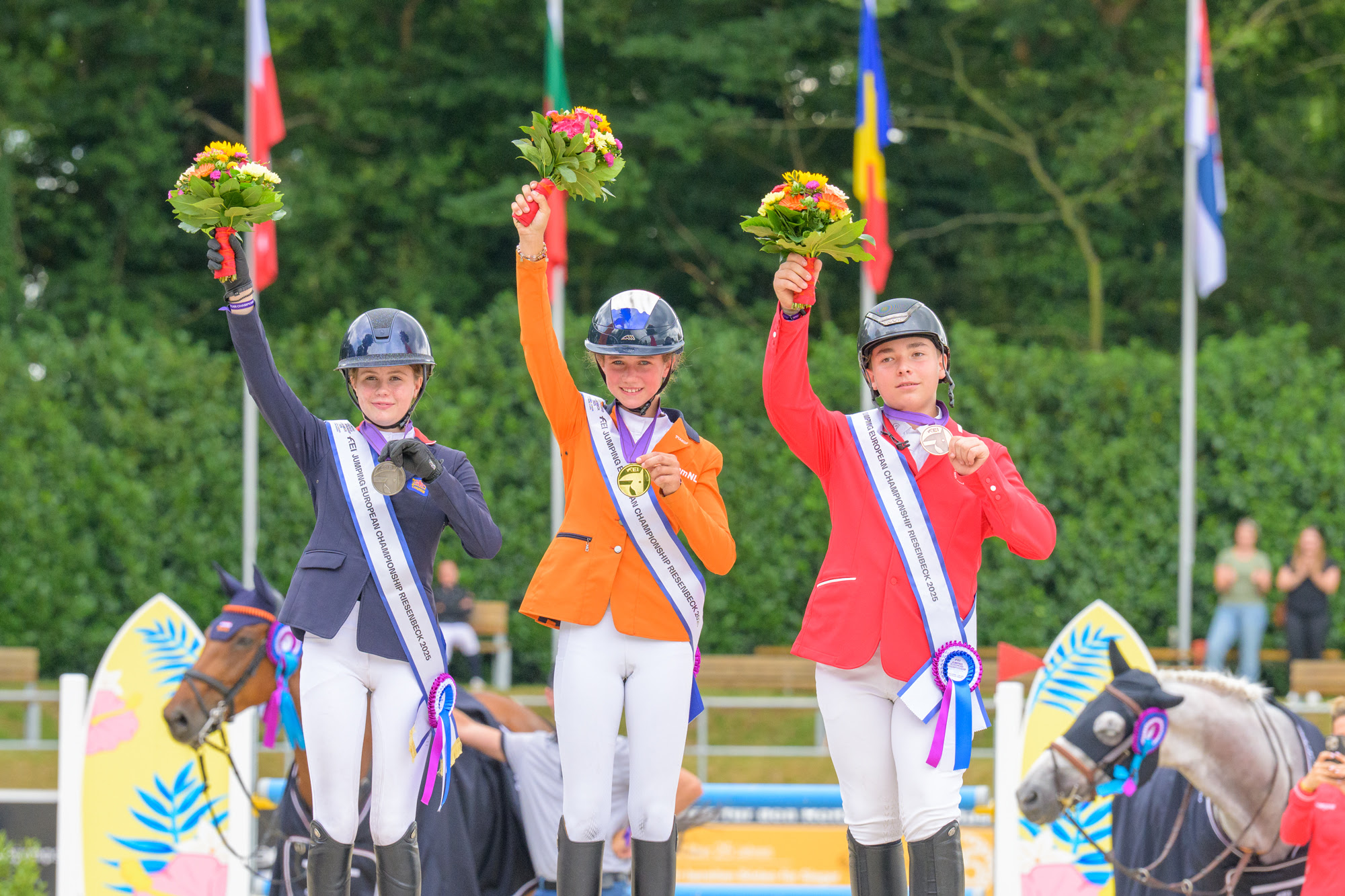 FEI Jumping European Championship Ch J YR: Rachel Proudley wins sensationally in the young riders category, Lieselot Kooremans takes gold in the children's category 2 The children´s podium 1