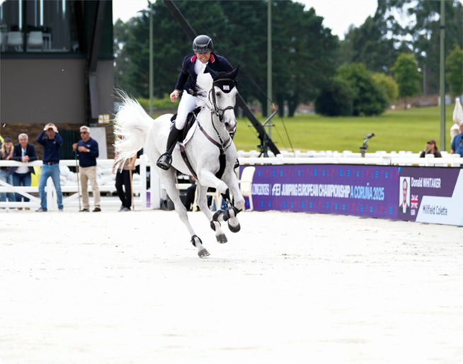 A Photo Series from the FEI Jumping European Championships 2025 4 Questa immagine ha l'attributo alt vuoto; il nome del file è immagine-6.png