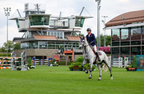 Tutti gli occhi sono puntati su Valkenswaard mentre i cavalieri del CSI4* si preparano a decollare al Longines Tops International Arena Summer Classic. 1 Tutti gli occhi sono puntati su Valkenswaard mentre i cavalieri del CSI4*
