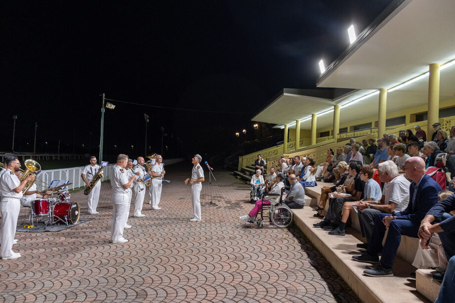 Ippodromo Federico Caprilli la fanfara dell'Accademia Navale. 3 In concerto Sindaco in tribuna