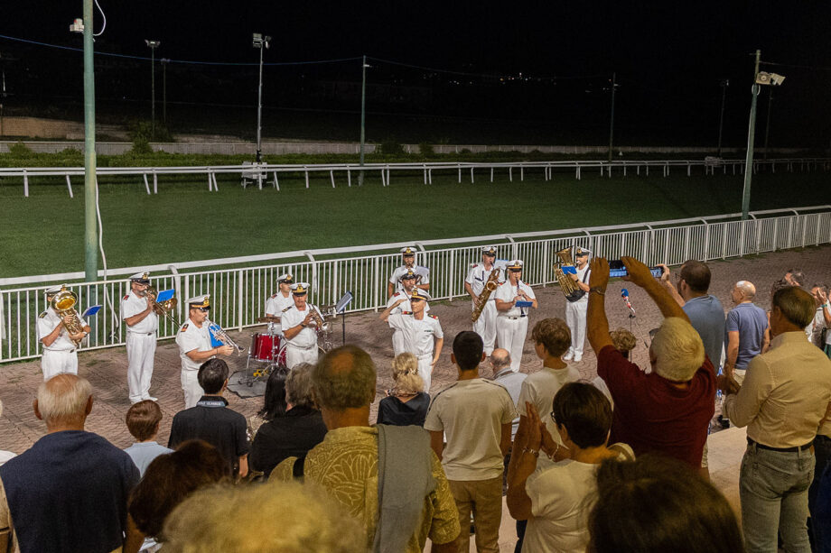 Ippodromo Federico Caprilli la fanfara dell'Accademia Navale. 2 Linno di Mameli