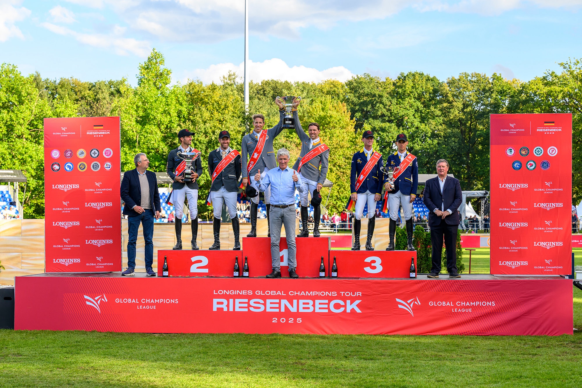 Simone Delestre e Henrik von Eckermann per gli Istanbul Warriors festeggiano la seconda vittoria stagionale nella GCL di Riesenbeck 1 img 6585