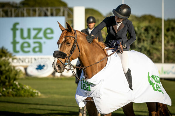 Paris Sellon e Anna Jo trionfano per gli Stati Uniti nel Trofeo Fuze Tea