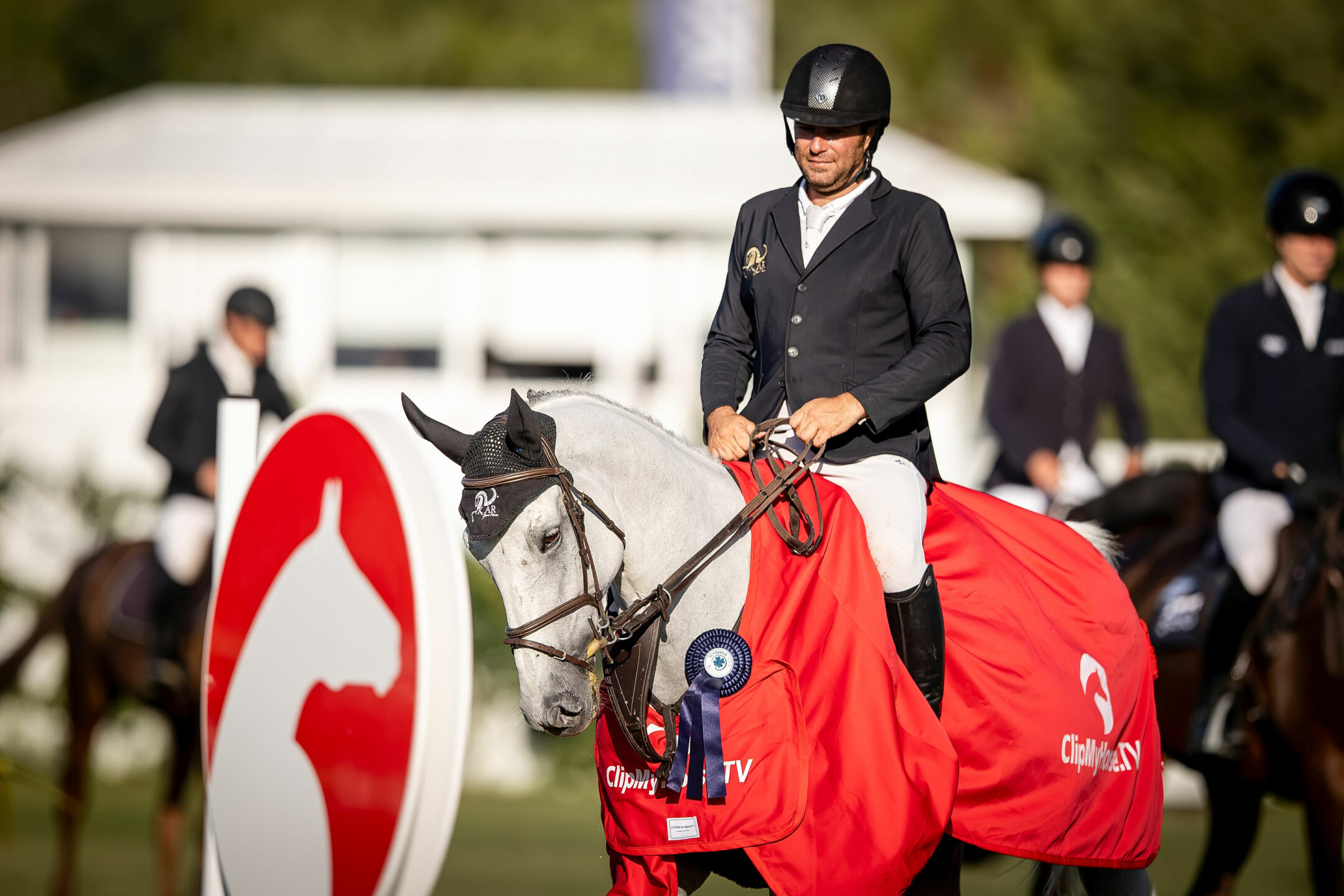 Carlos Bosch Cebrián conquista il Trofeo Clip My Horse TV con “Jolie van der Berghoeve Kar”, in evidenza Luca Moneta. 1 Carlos Bosch Cebrián conquista il Trofeo Clip My Horse TV con “Jolie van der Berghoeve Kar”