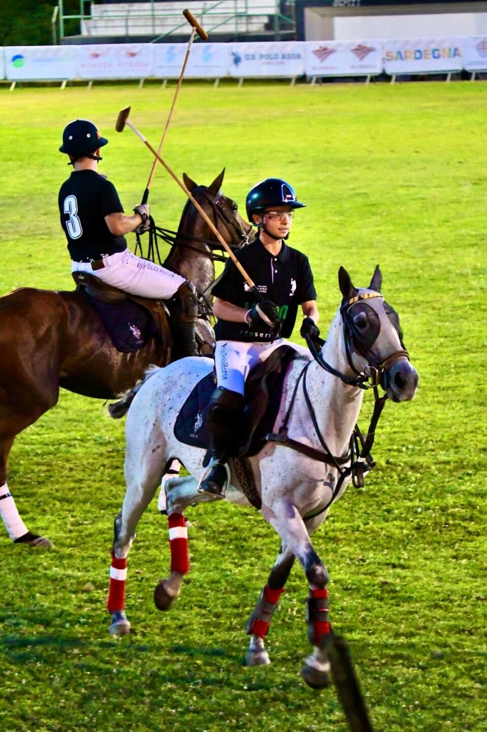 I sardi Anita Putzu e Marco Pala partecipano al 1° Campionato Italiano di Arena Polo 1 Anita Putzu e di spalle Marco Pala
