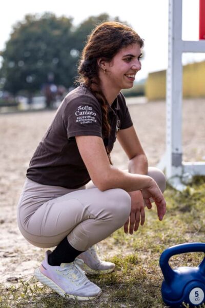 Resistenza fisica nella preparazione atletica del cavaliere: la chiave per controllo e continuità in sella 23 Sofia Caniato Coach 1