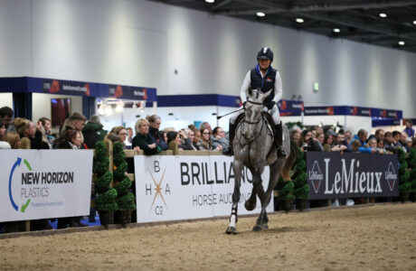 Pippa Funnell guida la prossima generazione di cavalieri