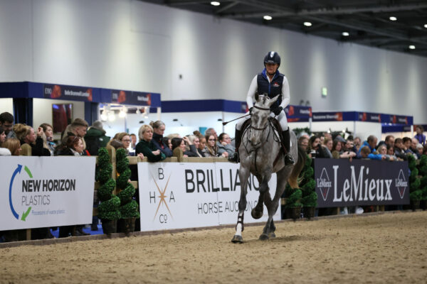 Pippa Funnell guida la prossima generazione di cavalieri