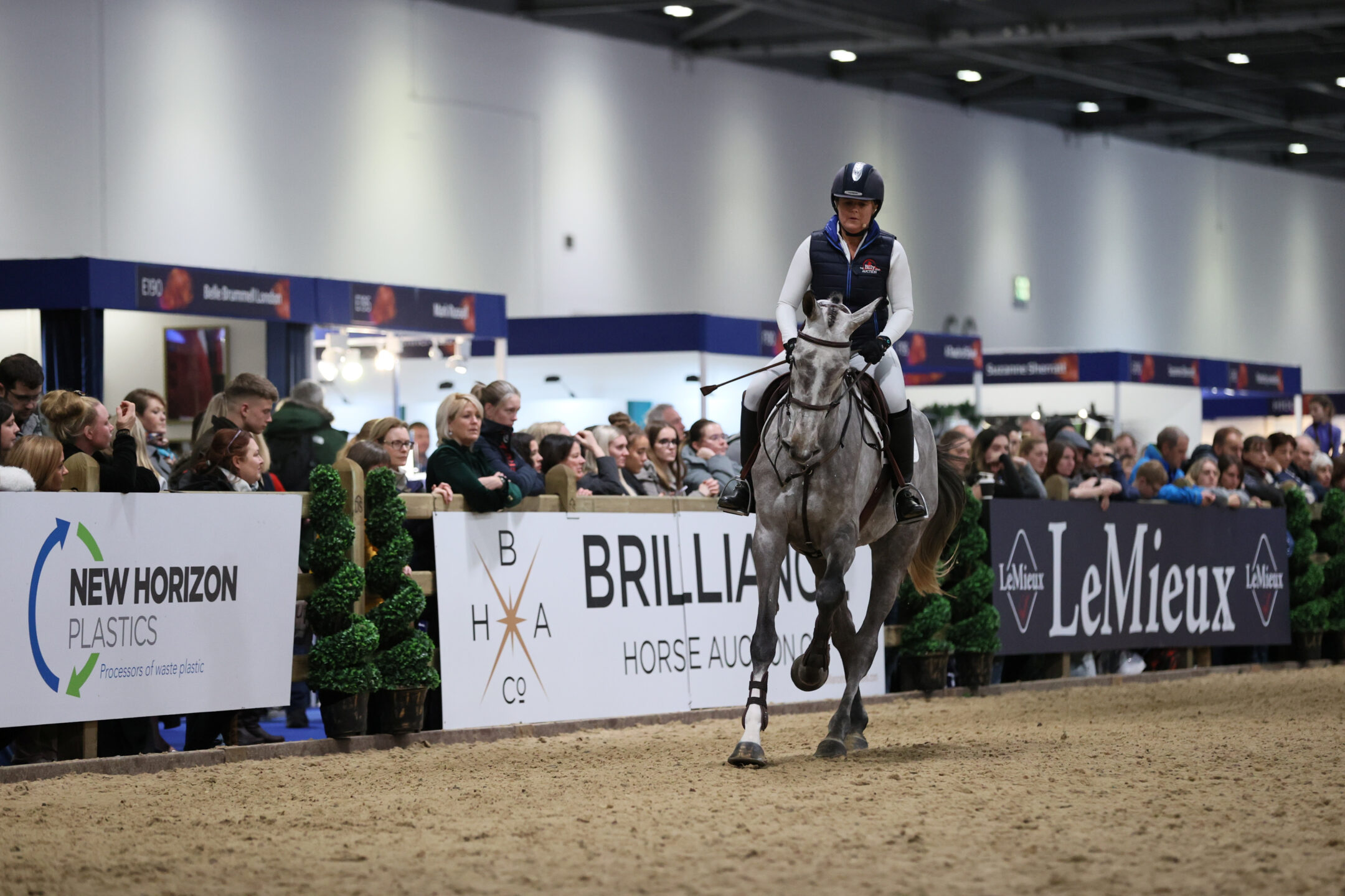 Pippa Funnell guida la prossima generazione di cavalieri: arriva la Masterclass finale della London International Horse Show 2025. 1 Pippa Funnell guida la prossima generazione di cavalieri