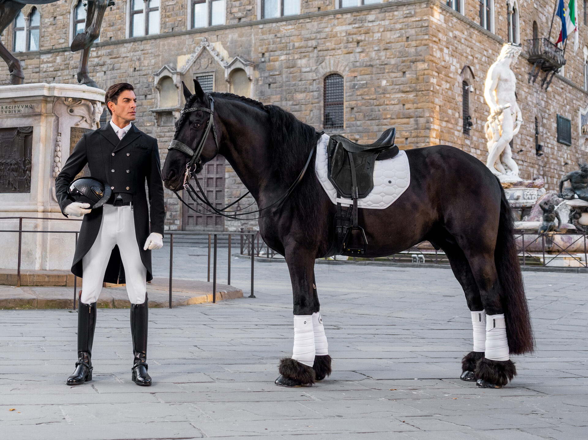 LOOK 09 UOMOCAVALLO © Arnd Bronkhorst Courtesy of Stefano Ricci S.p.A