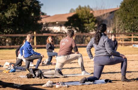 cavalieri mentre si dedicano alla preparazione fisica